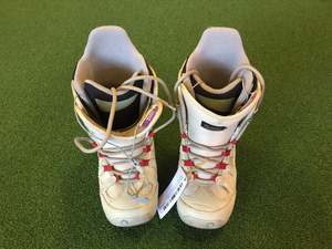 Snowboard Boots: Burton Moto 23.5cm US6.5 Snowboard Boots with Traditional Lacing *Excellent Condition*