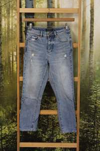 Clearance: WITCHERY - Distressed straight leg jeans! 4