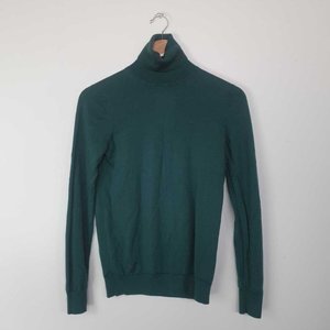 Uniqlo Turtleneck - Size M