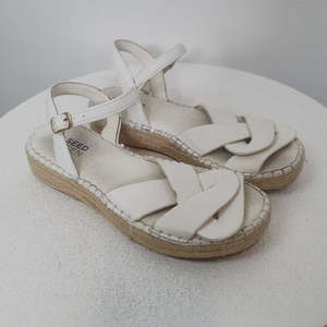 Footwear: Seed Shoes - Size 24