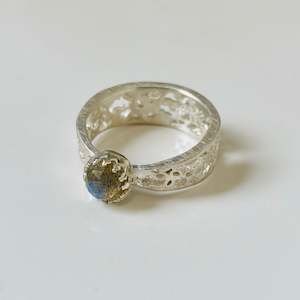 Festive Treats: Regal Silver Labradorite Ring