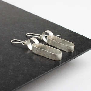 Phillipa Gee: Raw link earrings