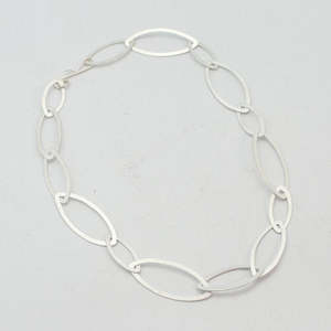 Phillipa Gee: Link necklace