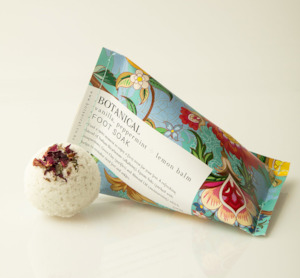 Vanilla, peppermint & lemon balm foot soak