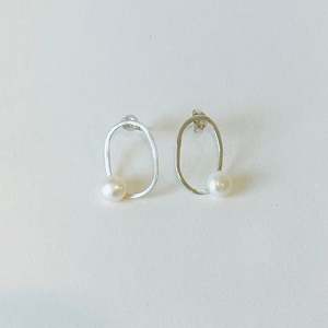New: Oval Pearl stud Earrings