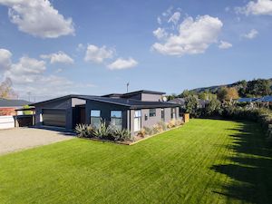 Executive Living in a Prime Location