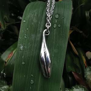 Necklace: Renga Renga Flower Necklace | pendant necklace | nz jewellery