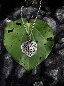 Redmanuka: Kawakawa Leaf Pendant — Small