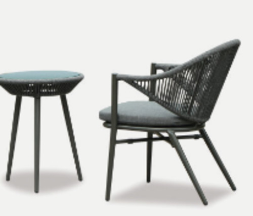 Outdoor Lounge: Lucy Chair & Table