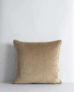 Quattro Cushion Walnut