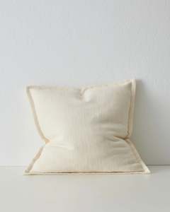 All: Figlio Cushion, Pearl, 50 x 50