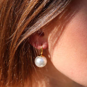 Fabuleux Vous Steel Me Round Pearl Earrings