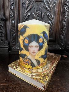 Products: Raven medium candle redtrinity