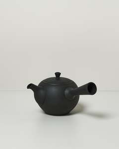 Main Page Kitchen Collection: Round Japanese Teapot with Side Handle