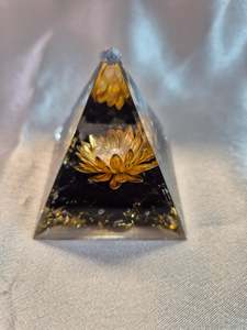 Pagan: Orgonite Tourmaline Lotus Pyramid