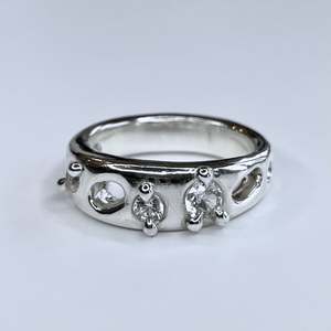 BEBE MAE - CAVITY RING WHITE SAPPHIRE *NEW*