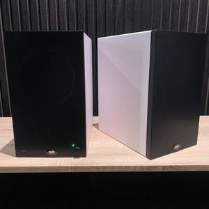 Hifi: PSB-ALPHA AM5 POWERED SPEAKERS WHITE 2ND HAND