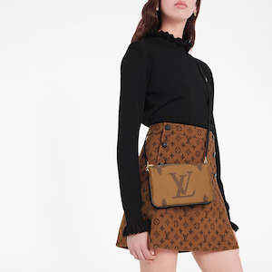 LOUIS VUITTON "Reverse Monogram Double Zip" Pouchette