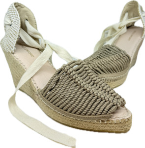 Estilo Emporio Beige Wedges