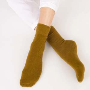 Clothes Beauty: Possum Merino Socks - H Ecru Olive| NOOAN