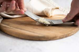 Kitchen: Garlic Crusher | Cali