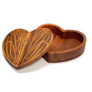 Frontpage Feature: Papa Ngakau - Recycled Rimu Heart Keepsake Box