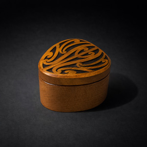 Keepsake Boxes: Papa Huia Iti - Keepsake Box - Rimu - Puhoro Lid