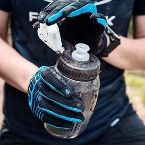 Bike Bottles: Fidlock Twist 590ml Bottle and Base