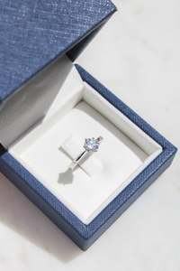 Lab-grown 1.00 carat diamond ring