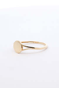 Rings: Yellow gold signet ring