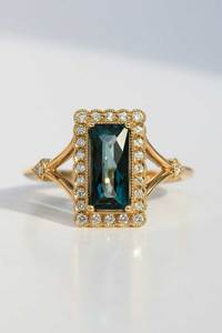Rings: London Blue Topaz Antique Ring