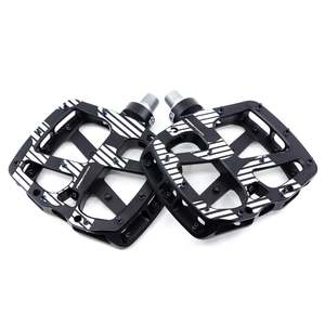 Pedals: Flat Pedals Aluminum 22 Pins e*thirteen Black