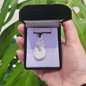New Zealand Jewellery: Handcarved Bone Pendant - Hei Matau (Fish Hook)