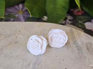 Cammellia Studs White