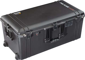 Pelican Cases - 1646 Air Case - Internal dimensions: 814 x 403 x 341 mm.