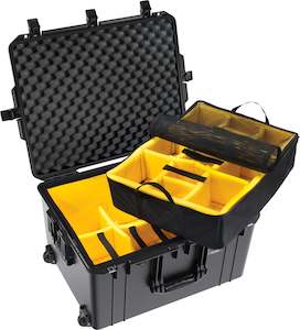 Air Case: Pelican 1637 Air Case With Padded Divider (BLACK)