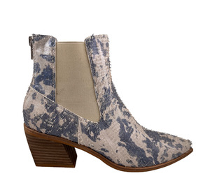 Boots: JENNIE