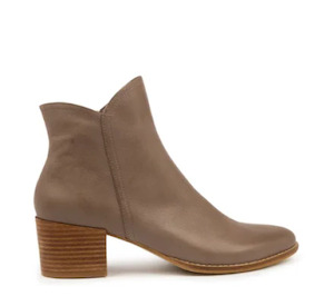 Ankle Boots: MOCKAS
