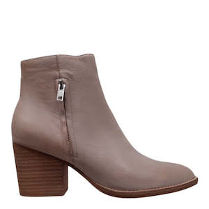 Ankle Boots: KARAM