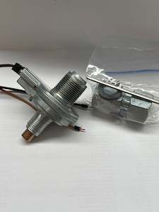 Datcon: Signal Generator 8 pulse flow through adaptor [DATCON] [717002]