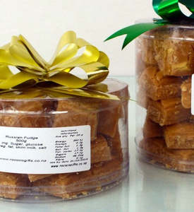 Gifting: 650g Fudge Cylinders