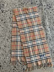 Luxury Scarves: Iconic Burberry Wool Scarf