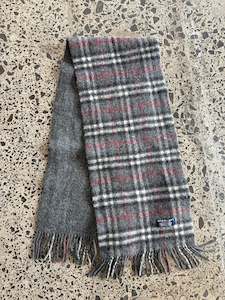 Luxury Scarves: Grey Wool Burberry Scarf