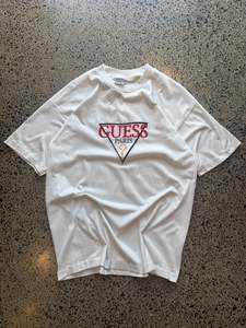 Thursday Drops: 90's Guess Embroidered Logo T-Shirt - XL