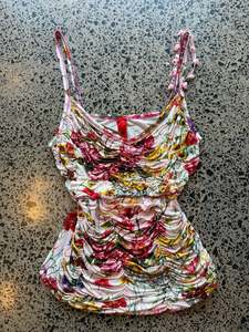 Womens Wear: Floral Scrunch Top - S