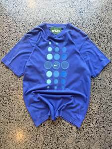 Nike: 90's Nike Graphic Tee - S