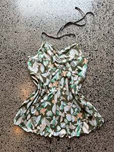 Womens Wear: Flowers Flowy Fairy Top - L