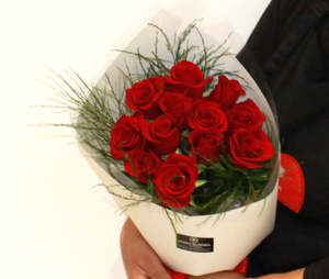 Classic Dozen Red Roses