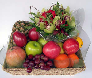 Fruit Tray & Flower Posy Gift Hamper - Auckland Delivery