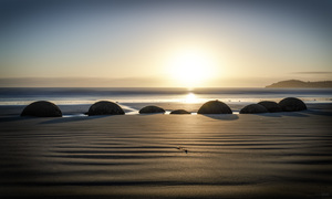 Products: Moeraki Boulders - Romer Gallery